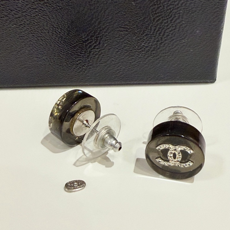 chanel壓克力鑽耳環-9