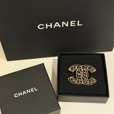chanel經典百搭皮穿鏈胸針