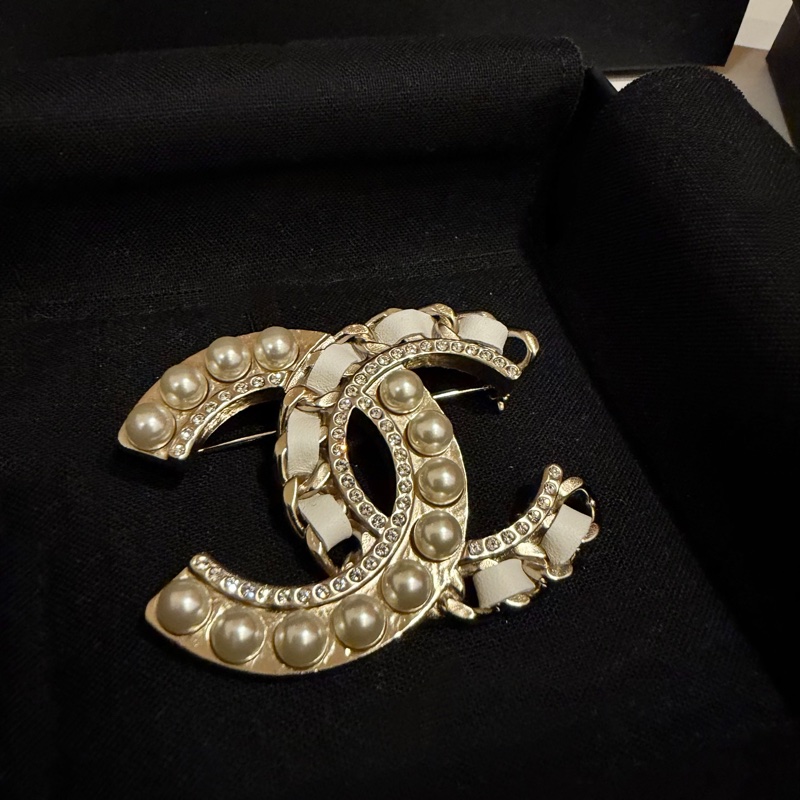 chanel珍珠皮穿鍊胸針-0