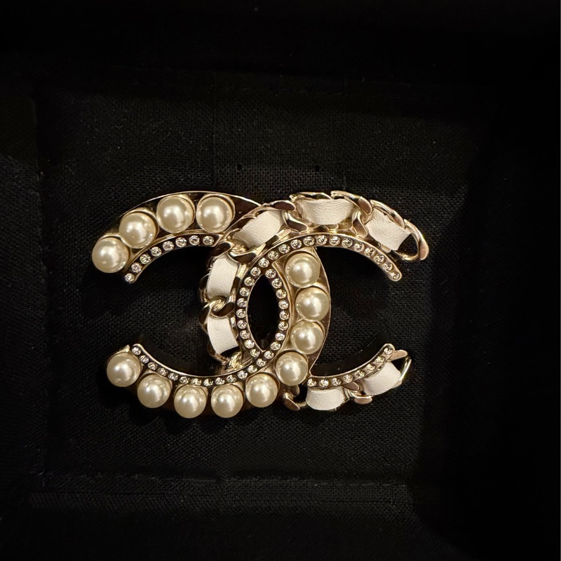 chanel珍珠皮穿鍊胸針-3
