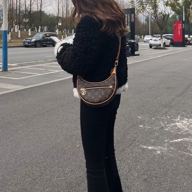 #LOUIS VUITTON路易威登老花LOOP芯片款月亮包🐞附肩帶-30