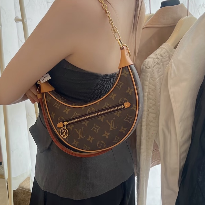 #LOUIS VUITTON路易威登老花LOOP芯片款月亮包🐞附肩帶-40