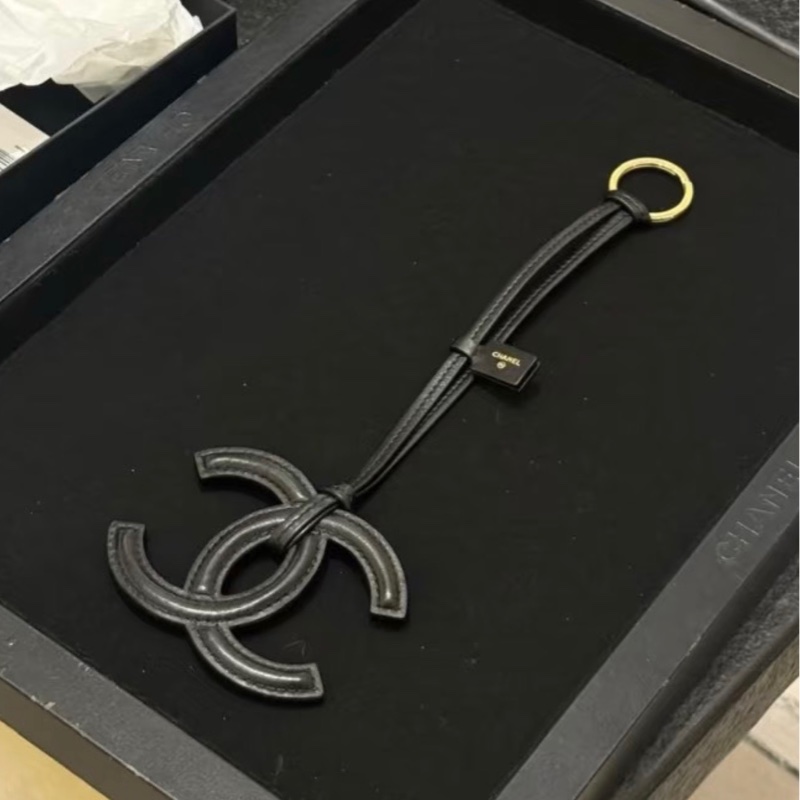 Chanel香奈兒26S黑色logo掛件-1