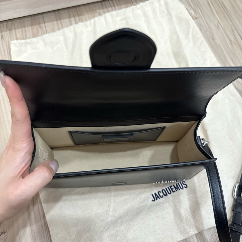 JACQUEMUS Crossbody flap bag-9