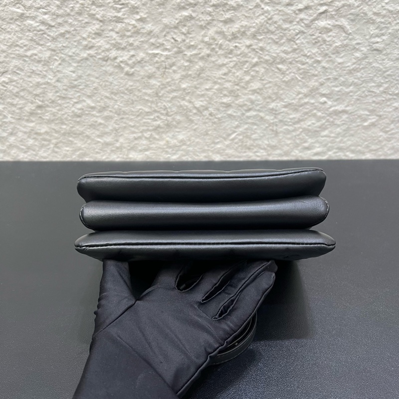 99新LV路易威登coussin bb泡芙包黑色羊皮老花壓紋包-4