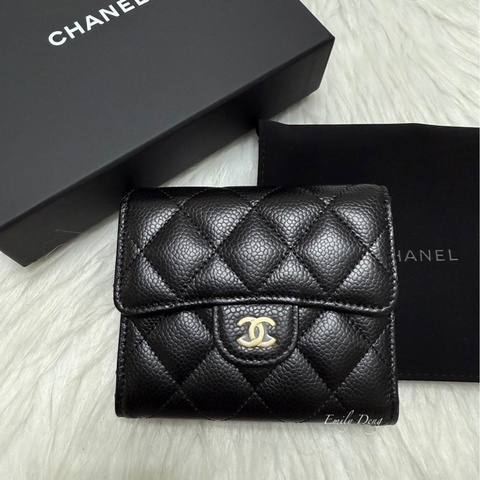 Chanel 黑色荔枝牛皮三折短夾