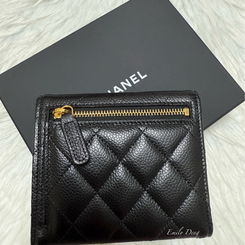 Chanel 黑色荔枝牛皮三折短夾-1