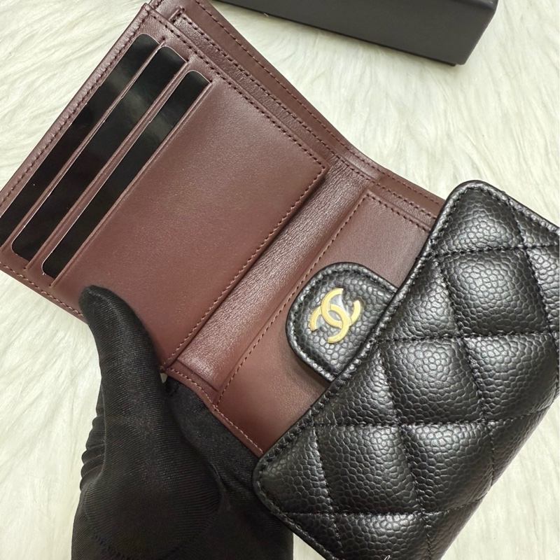 Chanel 黑色荔枝牛皮三折短夾-6