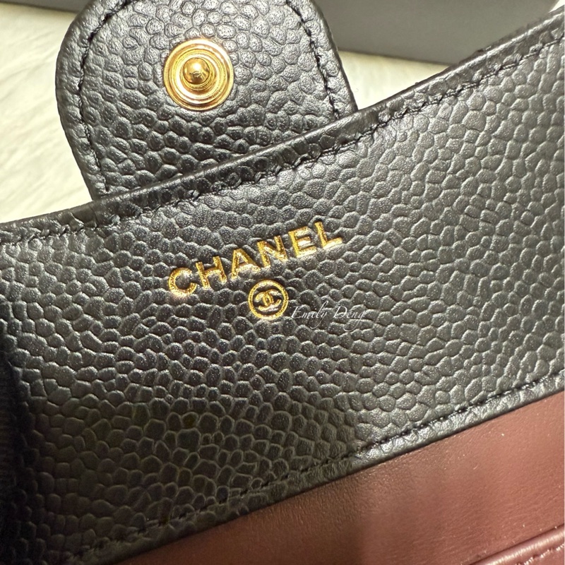 Chanel 黑色荔枝牛皮三折短夾-7