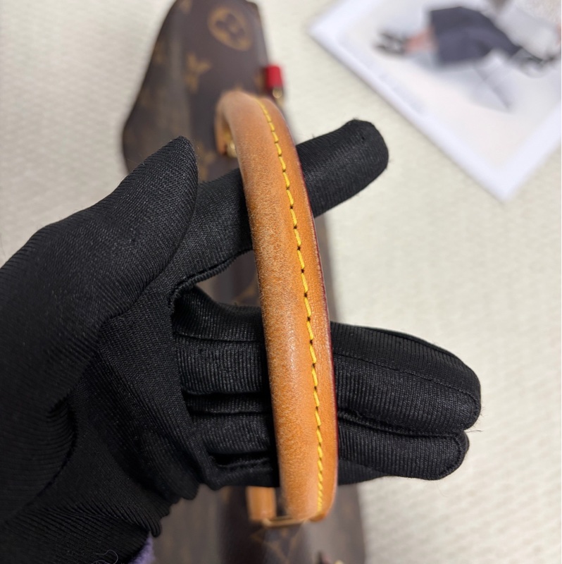 【97新 ✨ 全網最低價!】 LV路易威登Monogram鎖頭郵差包 經典老花拼紅色(下單前先詢問庫存❗️❗️)-5