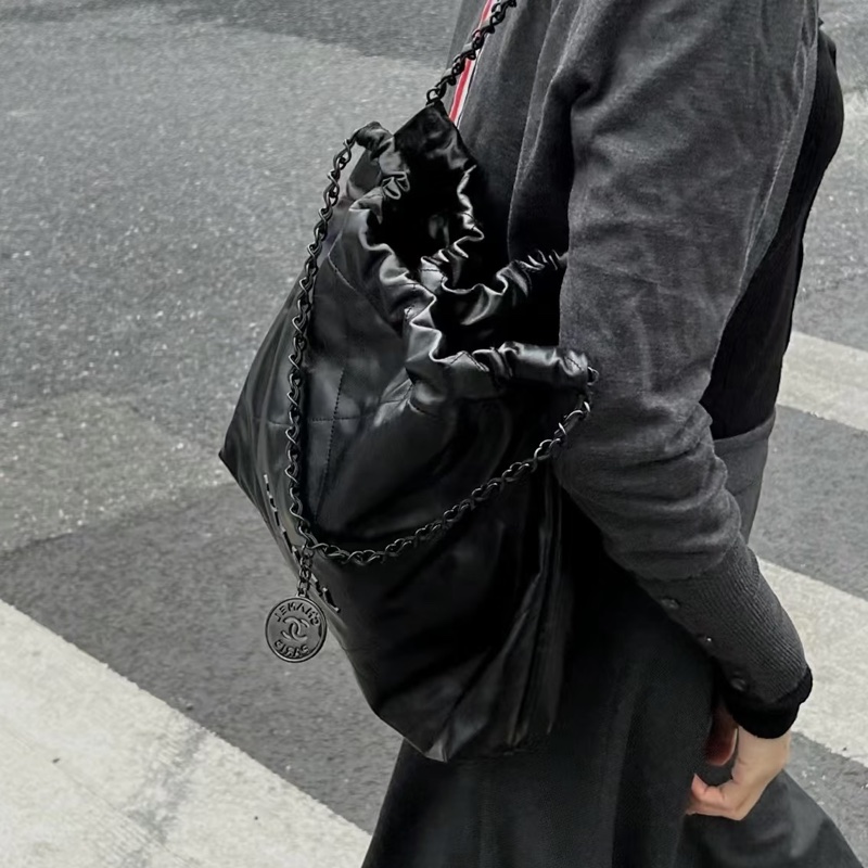 熱門稀有款😍Chanel香奈兒soblack全黑小號22bag垃圾袋單肩手提包-4