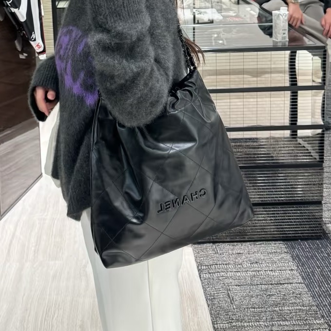熱門稀有款😍Chanel香奈兒soblack全黑小號22bag垃圾袋單肩手提包-5