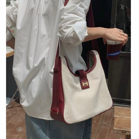 【90新 ✨ 全網最低價！】 中古Hermes愛馬仕 單肩包 斜挎包 金扣 經典款式 帆布拼牛皮 （下單前先詢問庫存❗️❗️）
