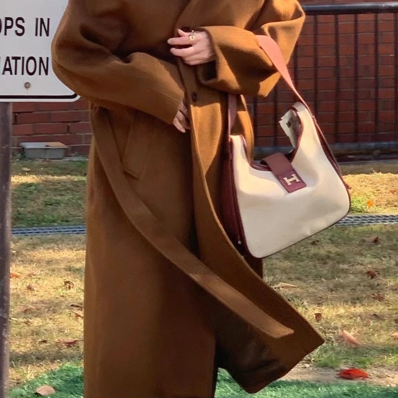 【90新 ✨ 全網最低價!】 中古Hermes愛馬仕 單肩包 斜挎包 金扣 經典款式 帆布拼牛皮 (下單前先詢問庫存❗️❗️)-2