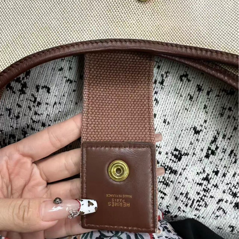 【90新 ✨ 全網最低價!】 中古Hermes愛馬仕 單肩包 斜挎包 金扣 經典款式 帆布拼牛皮 (下單前先詢問庫存❗️❗️)-12