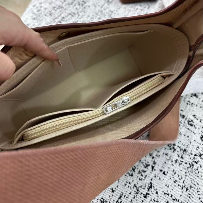 【90新 ✨ 全網最低價!】 中古Hermes愛馬仕 單肩包 斜挎包 金扣 經典款式 帆布拼牛皮 (下單前先詢問庫存❗️❗️)-22
