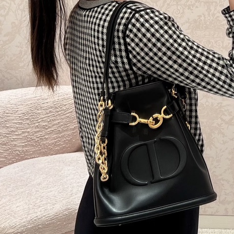 ✨Dior 黑金牛皮水桶包 C’est系列 98新🖤