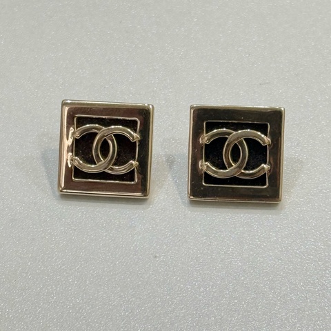 Chanel 23A 雙C方塊耳環