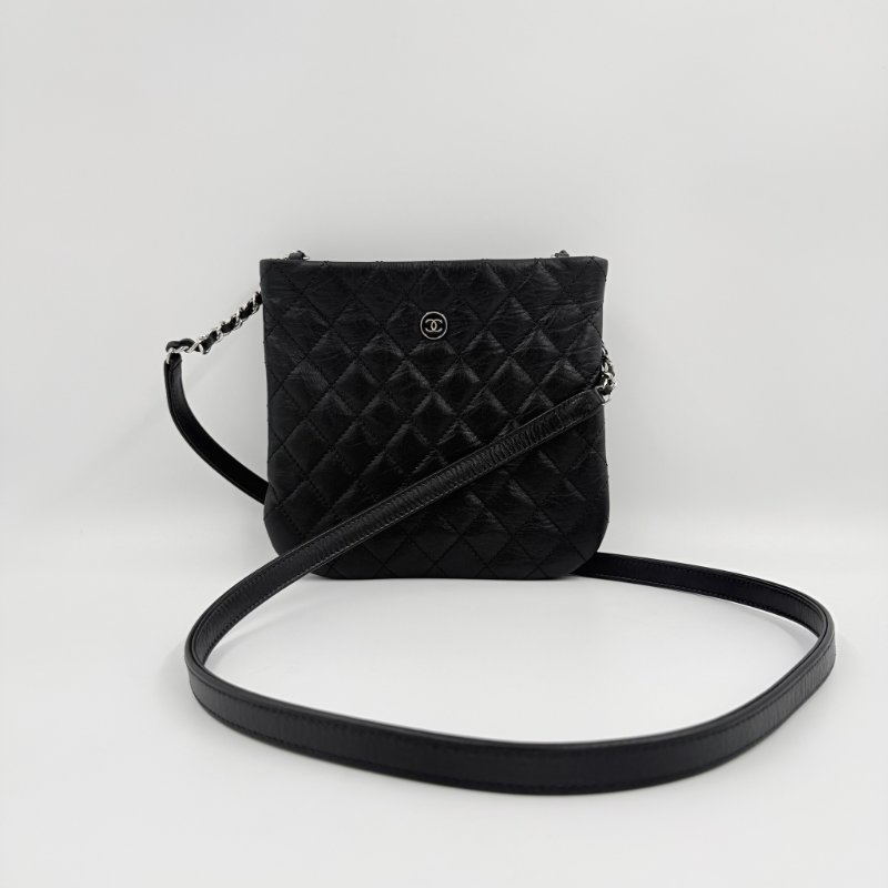 CHANEL - 黑色菱格牛皮郵差斜背包-3
