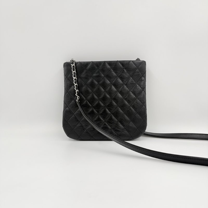 CHANEL - 黑色菱格牛皮郵差斜背包-4