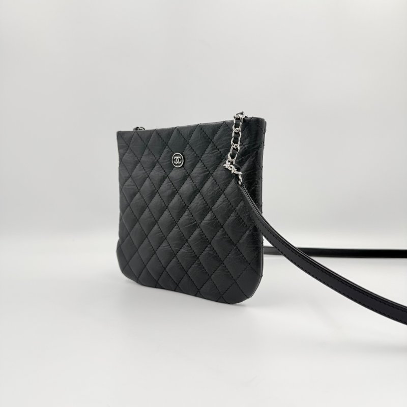 CHANEL - 黑色菱格牛皮郵差斜背包-5