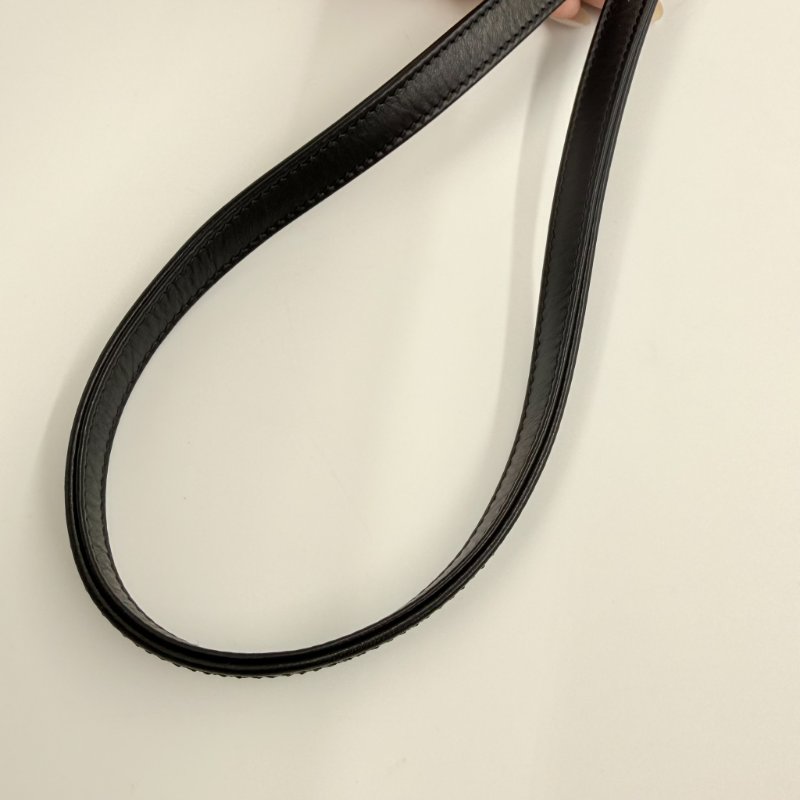 CHANEL - 黑色菱格牛皮郵差斜背包-20