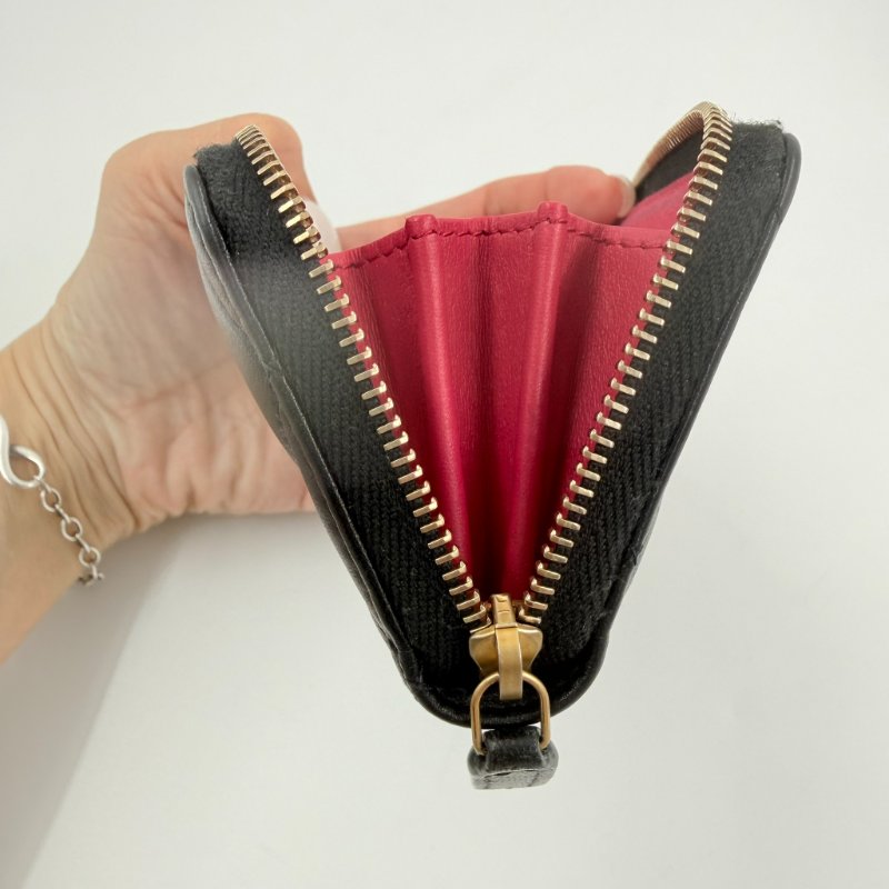 CHANEL - 黑色菱格羊皮愛心雙C法郎拉鍊卡包-3