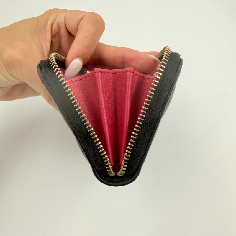 CHANEL - 黑色菱格羊皮愛心雙C法郎拉鍊卡包-4