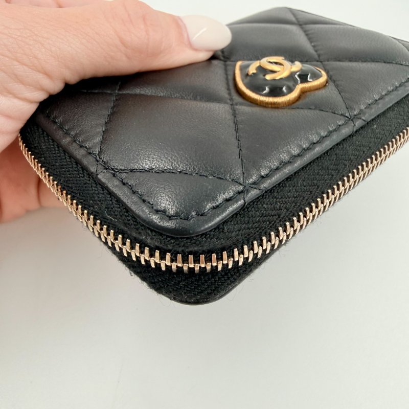 CHANEL - 黑色菱格羊皮愛心雙C法郎拉鍊卡包-7