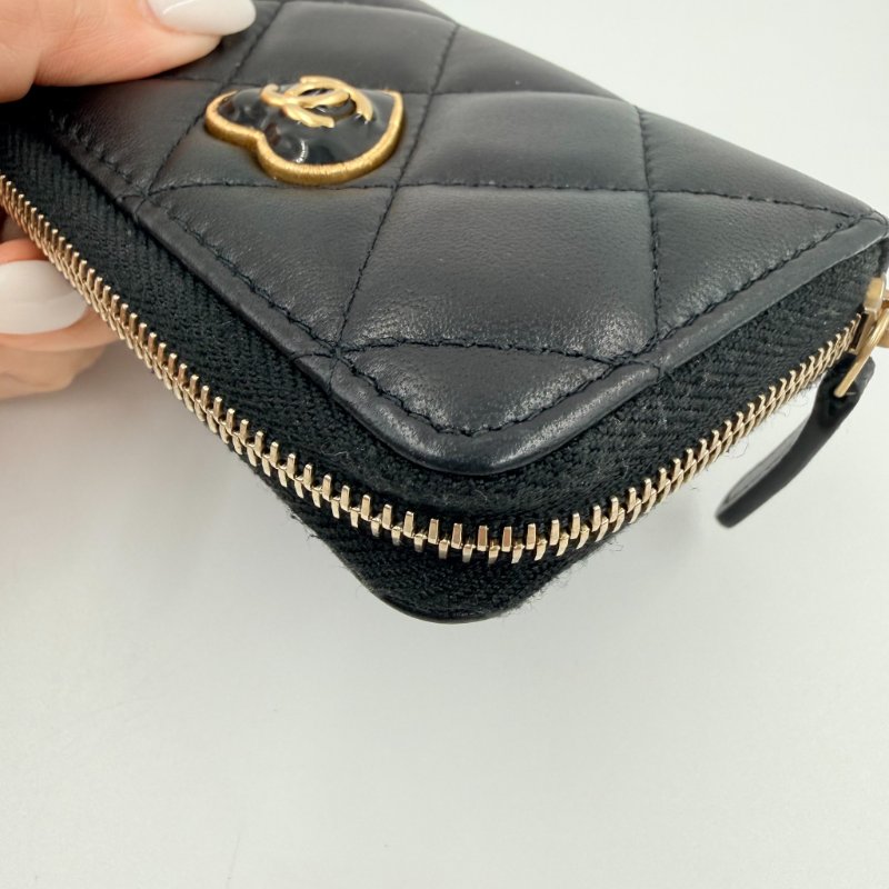 CHANEL - 黑色菱格羊皮愛心雙C法郎拉鍊卡包-8