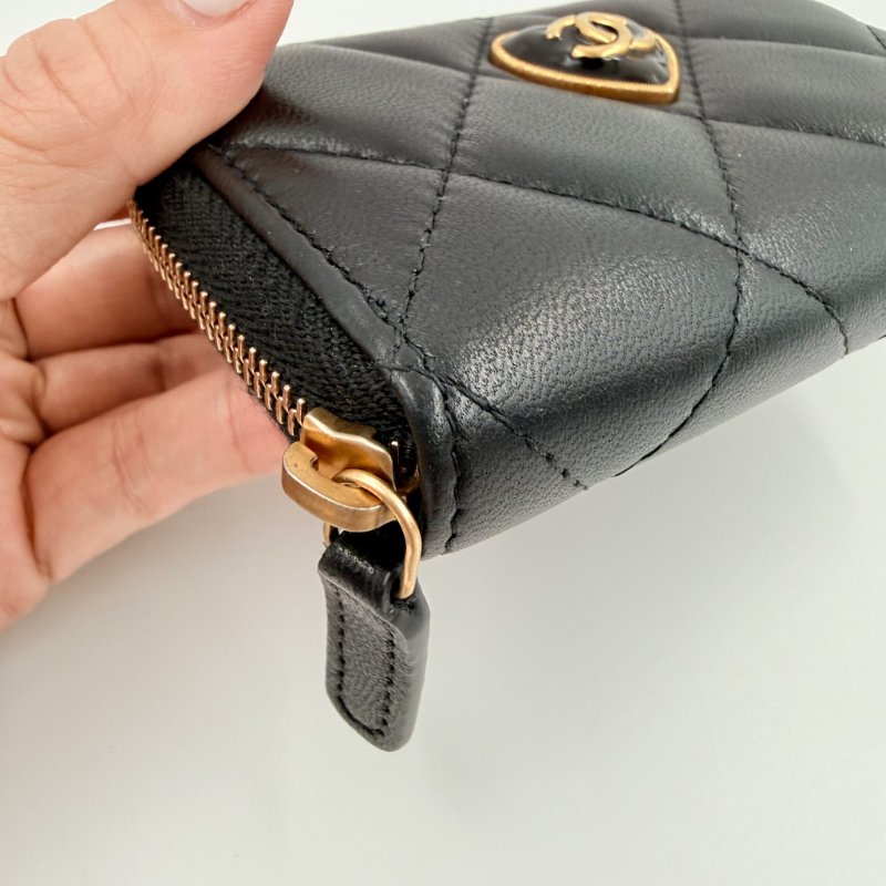 CHANEL - 黑色菱格羊皮愛心雙C法郎拉鍊卡包-12