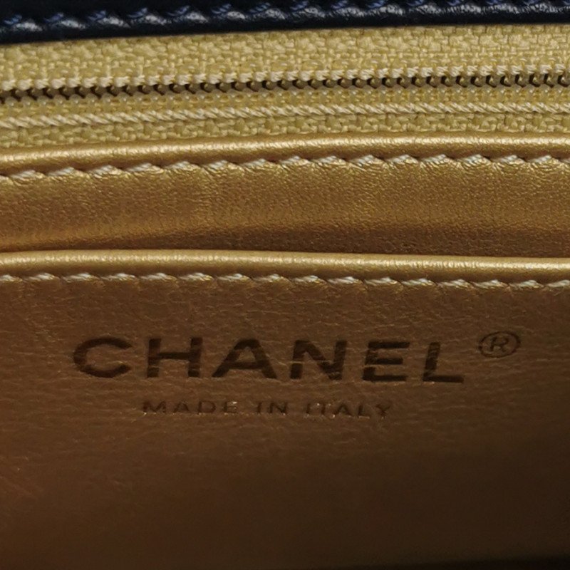 Chanel Classic Flap季節限定款方胖子羊皮菱格絎縫金球雙C扣皮穿鏈斜背包單肩包-7