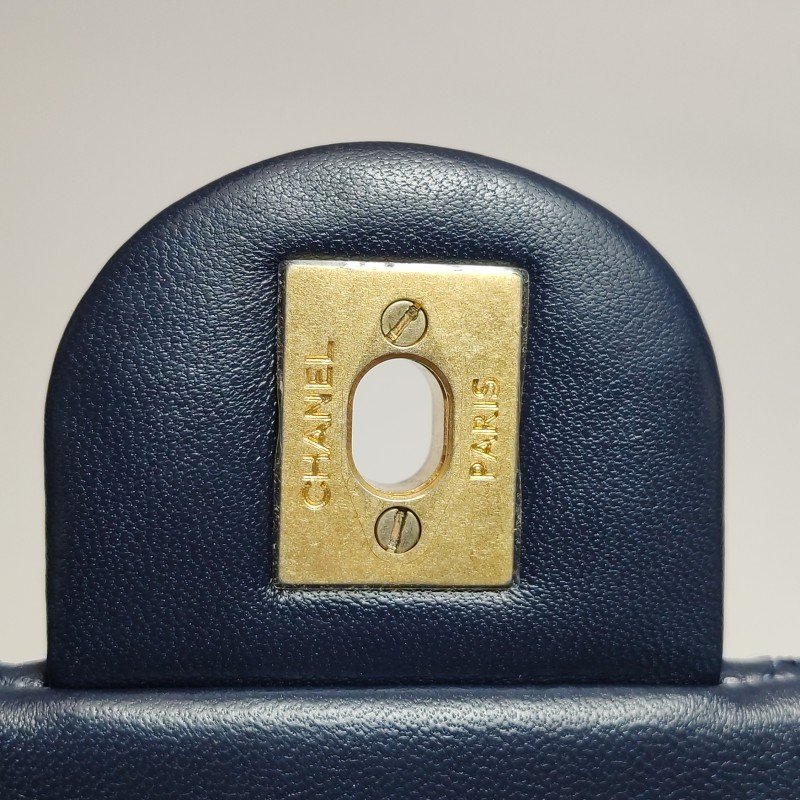 Chanel Classic Flap季節限定款方胖子羊皮菱格絎縫金球雙C扣皮穿鏈斜背包單肩包-10