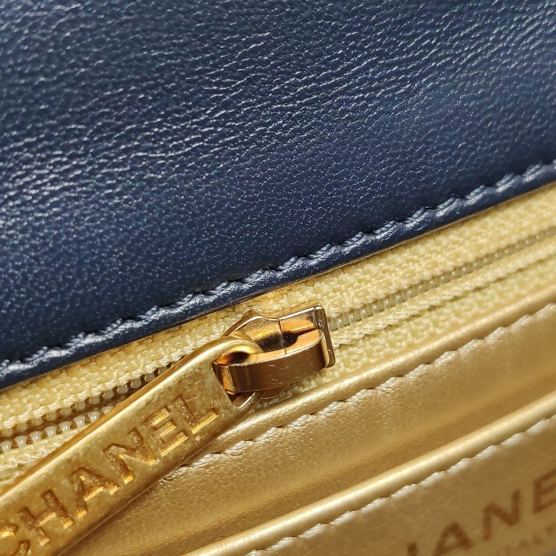 Chanel Classic Flap季節限定款方胖子羊皮菱格絎縫金球雙C扣皮穿鏈斜背包單肩包-11