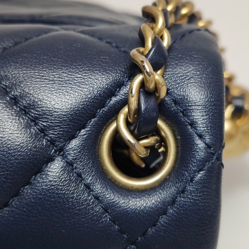 Chanel Classic Flap季節限定款方胖子羊皮菱格絎縫金球雙C扣皮穿鏈斜背包單肩包-13