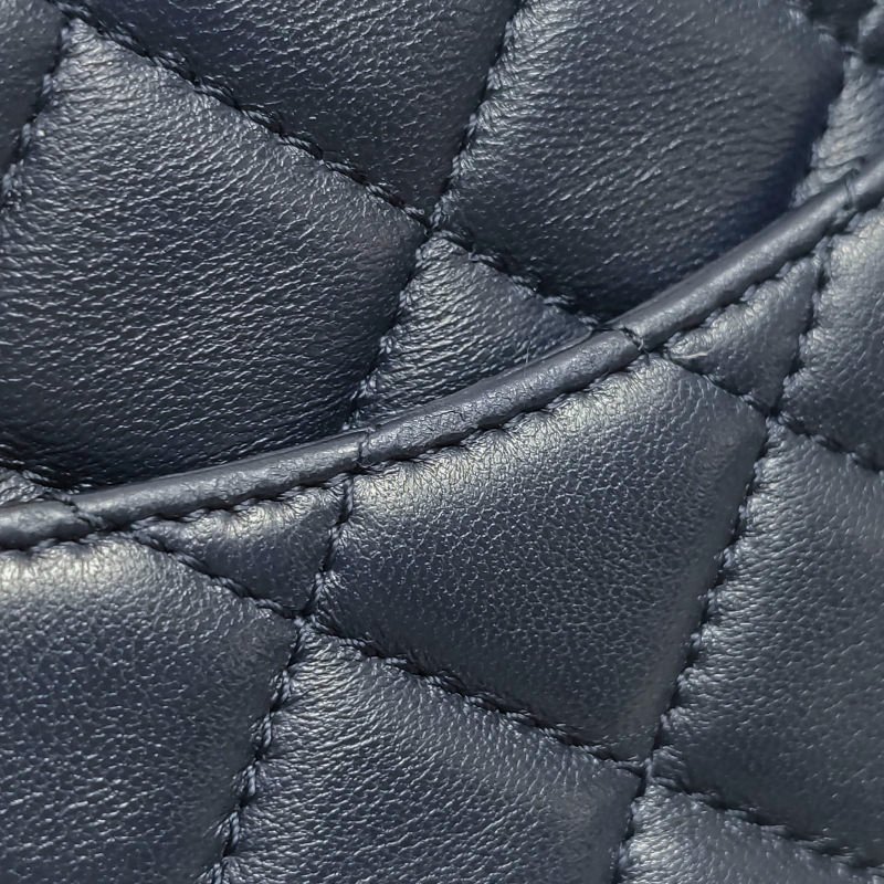 Chanel Classic Flap季節限定款方胖子羊皮菱格絎縫金球雙C扣皮穿鏈斜背包單肩包-17