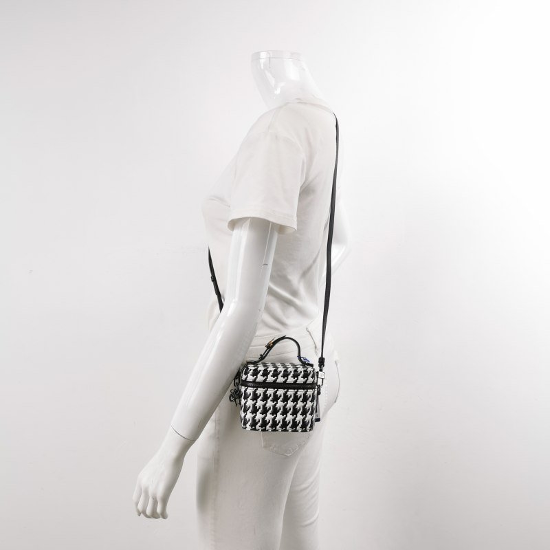 Dior Lady Dior戴妃包迷你牛皮拼色字母Logo吊飾斜背包-1