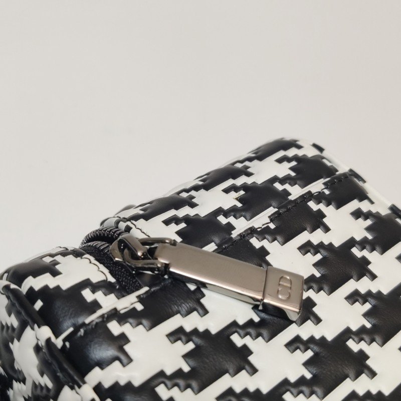 Dior Lady Dior戴妃包迷你牛皮拼色字母Logo吊飾斜背包-12