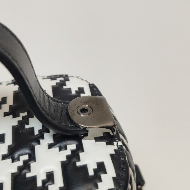 Dior Lady Dior戴妃包迷你牛皮拼色字母Logo吊飾斜背包-13