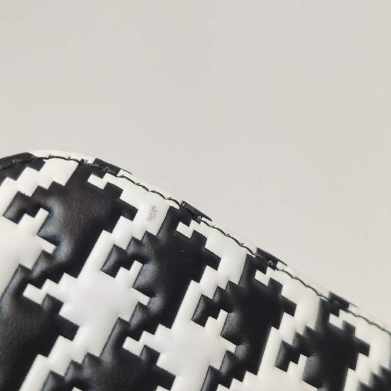 Dior Lady Dior戴妃包迷你牛皮拼色字母Logo吊飾斜背包-17