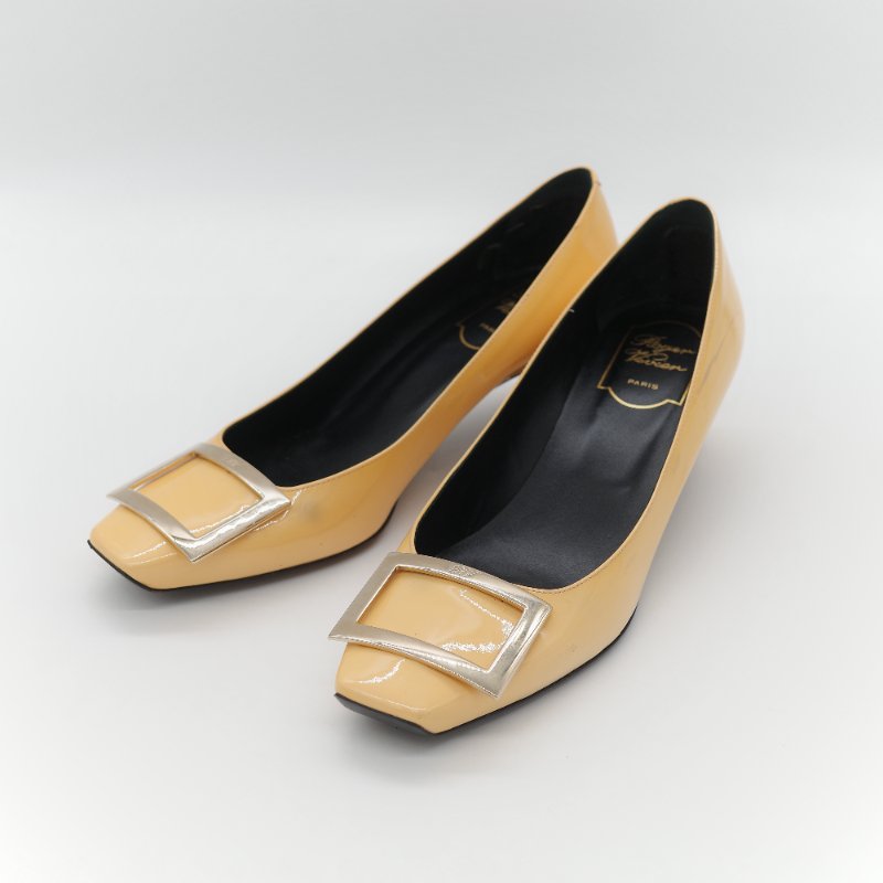 Roger Vivier Belle Vivier Pumps In Patent Leather 裸色 漆皮金色方釦粗跟低跟鞋-2