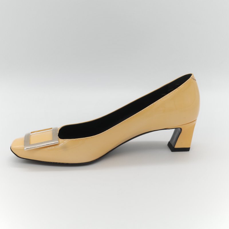 Roger Vivier Belle Vivier Pumps In Patent Leather 裸色 漆皮金色方釦粗跟低跟鞋-5