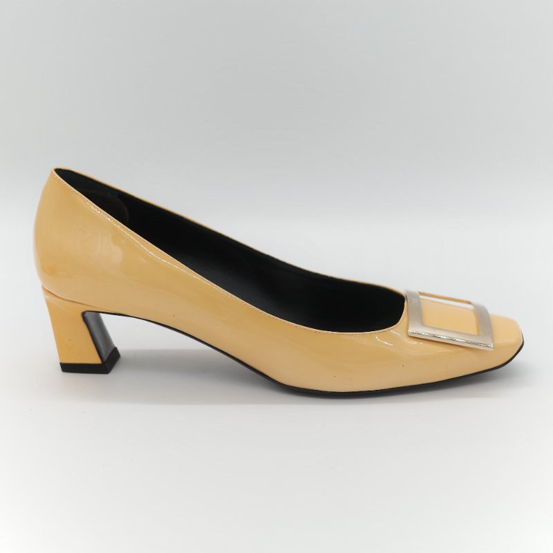 Roger Vivier Belle Vivier Pumps In Patent Leather 裸色 漆皮金色方釦粗跟低跟鞋-6