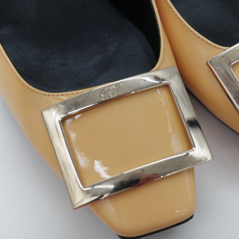 Roger Vivier Belle Vivier Pumps In Patent Leather 裸色 漆皮金色方釦粗跟低跟鞋-7