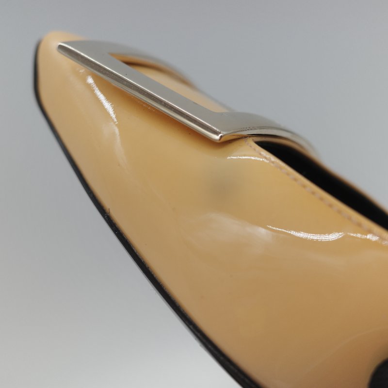 Roger Vivier Belle Vivier Pumps In Patent Leather 裸色 漆皮金色方釦粗跟低跟鞋-12
