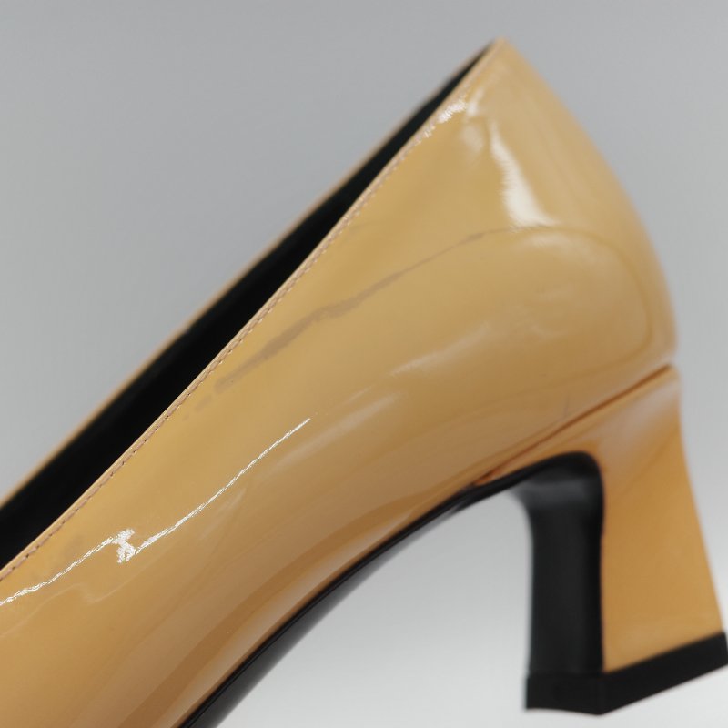 Roger Vivier Belle Vivier Pumps In Patent Leather 裸色 漆皮金色方釦粗跟低跟鞋-17