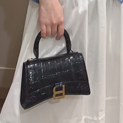 質感拉滿💯限時低價😍Balenciaga巴黎世家黑金亮面鱷魚壓紋xs沙漏包手提包單肩斜挎包-0
