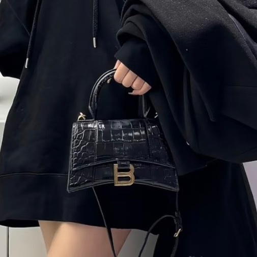 質感拉滿💯限時低價😍Balenciaga巴黎世家黑金亮面鱷魚壓紋xs沙漏包手提包單肩斜挎包-3