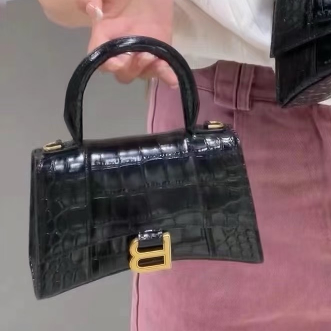 質感拉滿💯限時低價😍Balenciaga巴黎世家黑金亮面鱷魚壓紋xs沙漏包手提包單肩斜挎包-5