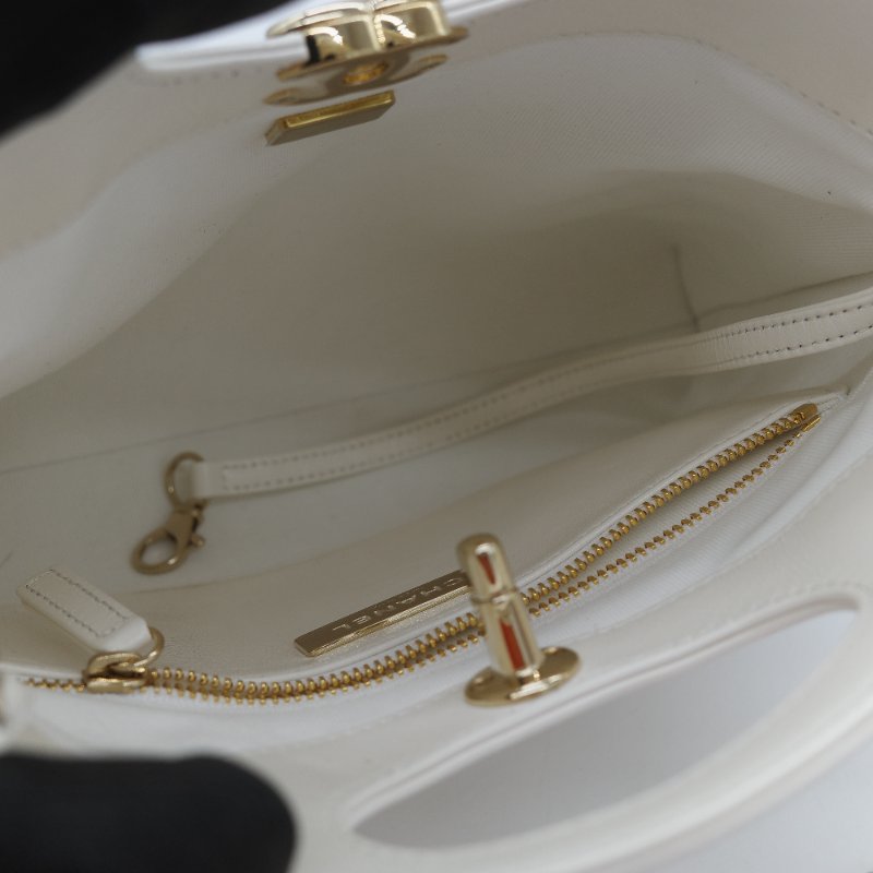 Chanel 香奈兒 31Bag Mini 22cm 白雪公主 奶白色 油蠟皮 晶片款 淺金扣 手提包 斜挎包 兩用包-16